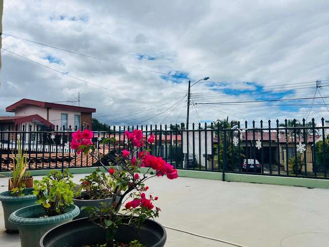 CASA EN VENTA EN HEREDIA CENTRO CON APARTAMENTO INDEPENDIENTE Y USO DE SUELO MIXTO CERCA DEL NUEVO ESTADIO ROSABAL CO - Imagen 13