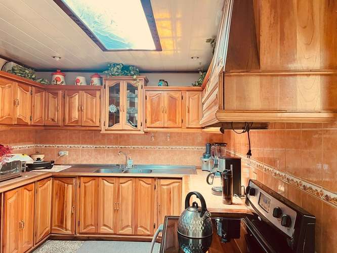 CASA EN VENTA EN HEREDIA CENTRO CON APARTAMENTO INDEPENDIENTE Y USO DE SUELO MIXTO CERCA DEL NUEVO ESTADIO ROSABAL CO - Imagen 6