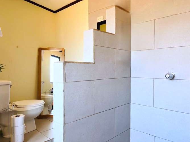 CASA EN VENTA EN HEREDIA CENTRO CON APARTAMENTO INDEPENDIENTE Y USO DE SUELO MIXTO CERCA DEL NUEVO ESTADIO ROSABAL CO - Imagen 17