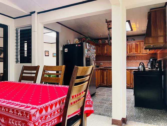 CASA EN VENTA EN HEREDIA CENTRO CON APARTAMENTO INDEPENDIENTE Y USO DE SUELO MIXTO CERCA DEL NUEVO ESTADIO ROSABAL CO - Imagen 5