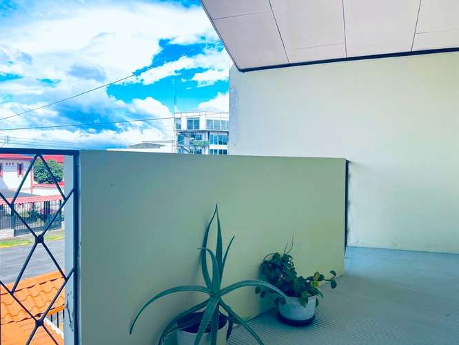 CASA EN VENTA EN HEREDIA CENTRO CON APARTAMENTO INDEPENDIENTE Y USO DE SUELO MIXTO CERCA DEL NUEVO ESTADIO ROSABAL CO - Imagen 18