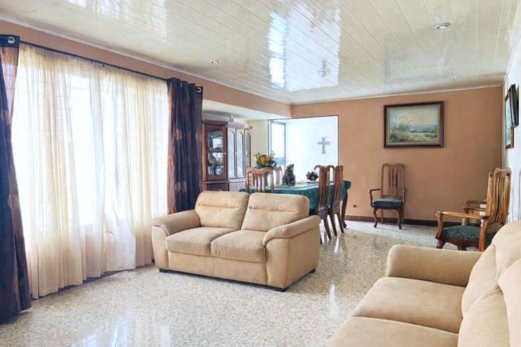 CASA EN VENTA EN HEREDIA CENTRO CON APARTAMENTO INDEPENDIENTE Y USO DE SUELO MIXTO CERCA DEL NUEVO ESTADIO ROSABAL CO - Imagen 2