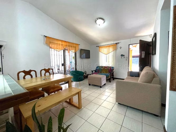 VENTA DE CASA EN RESIDENCIAL PRIVADO EN ASERRÍ, SAN JOSÉ | SEGURIDAD, JARDÍN Y EXCELENTE UBICACIÓN | 3 HAB. - Imagen 2