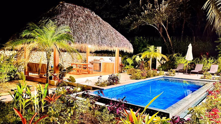 Lujosa Villa Moderna con Piscina Privada en Santa Teresa, a 5 minutos de la Playa - Imagen 10