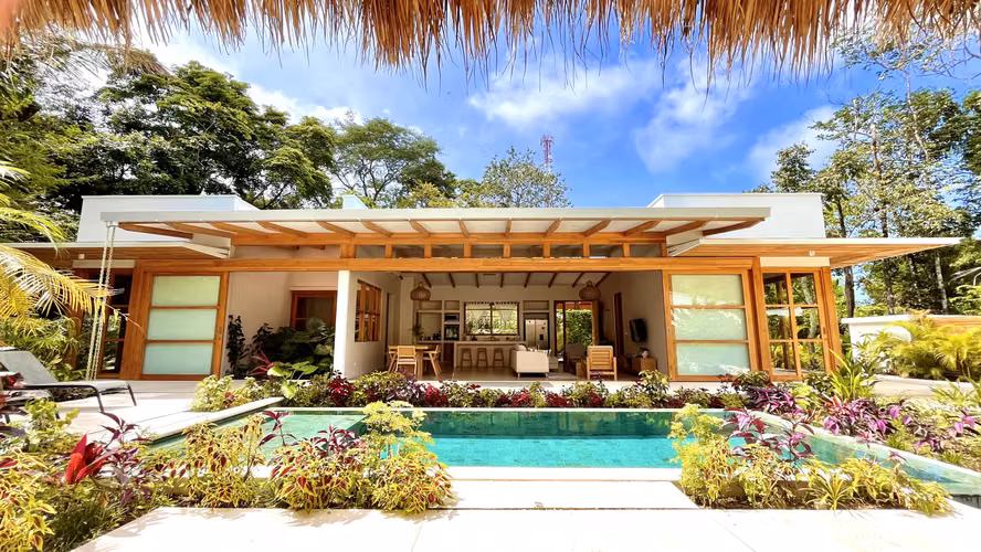 Lujosa Villa Moderna con Piscina Privada en Santa Teresa, a 5 minutos de la Playa - Imagen 2