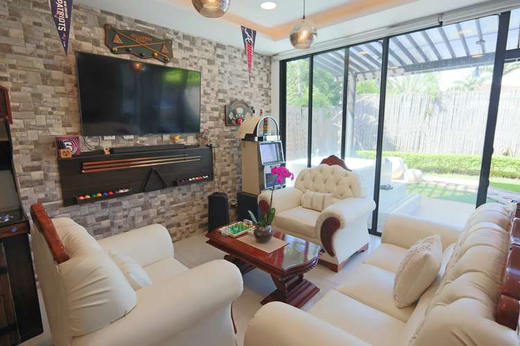Lujosa Residencia Moderna con 4 Habitaciones en Condominio Exclusivo en Santa Ana - Imagen 10