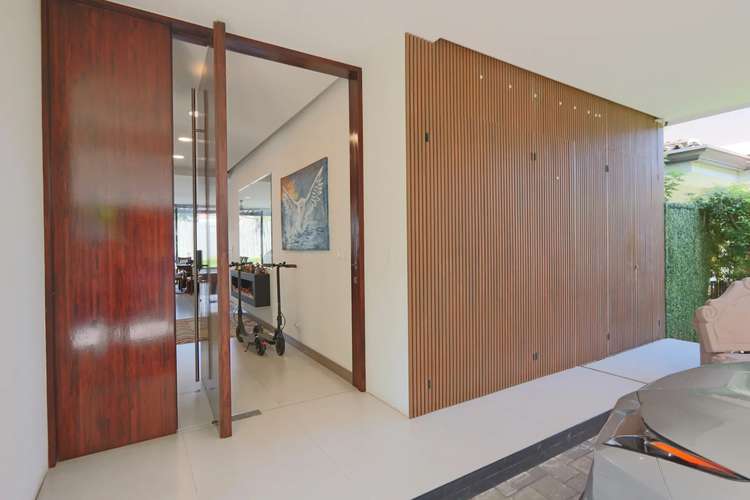 Lujosa Residencia Moderna con 4 Habitaciones en Condominio Exclusivo en Santa Ana - Imagen 2