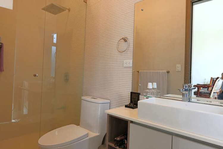 Lujosa Residencia Moderna con 4 Habitaciones en Condominio Exclusivo en Santa Ana - Imagen 15