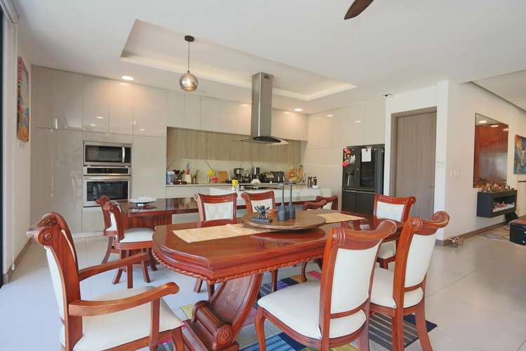 Lujosa Residencia Moderna con 4 Habitaciones en Condominio Exclusivo en Santa Ana - Imagen 9