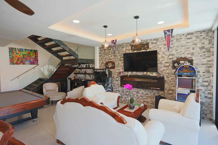 Lujosa Residencia Moderna con 4 Habitaciones en Condominio Exclusivo en Santa Ana - Imagen 6
