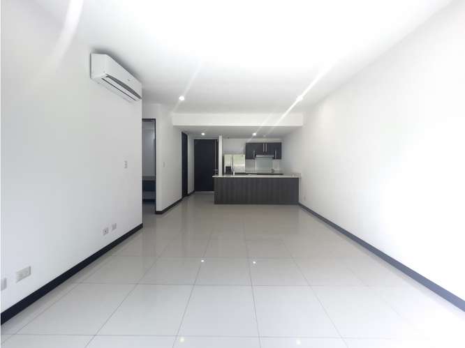 Apartamento contemporáneo con jardín en Santa Ana - Imagen 2