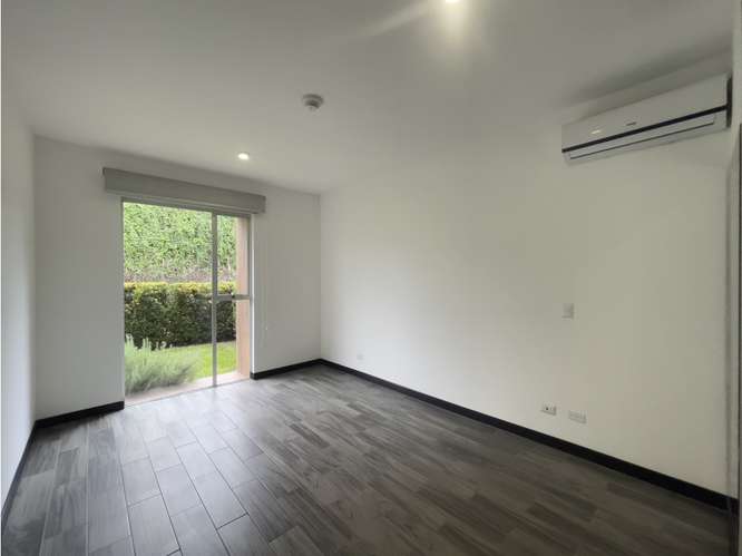 Apartamento contemporáneo con jardín en Santa Ana - Imagen 7