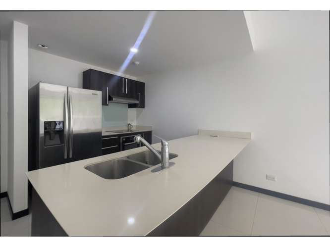Apartamento contemporáneo con jardín en Santa Ana - Imagen 3