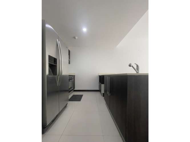 Apartamento contemporáneo con jardín en Santa Ana - Imagen 4