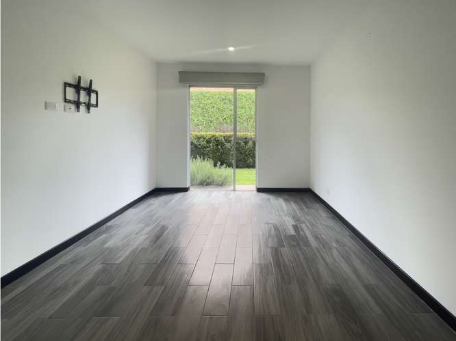 Apartamento contemporáneo con jardín en Santa Ana - Imagen 8