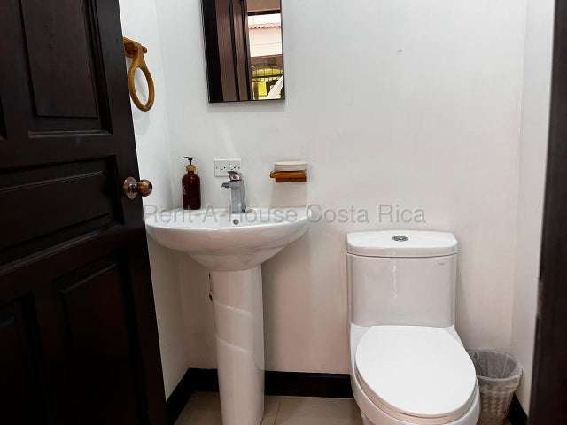 Venta de Casa en Valverde-Rodríguez, Alajuela. 27-374