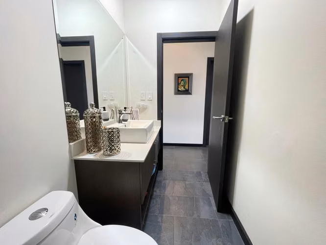 OPORTUNIDAD VENTA MODERNO Y AMPLIO EN ESCAZU  - Imagen 15