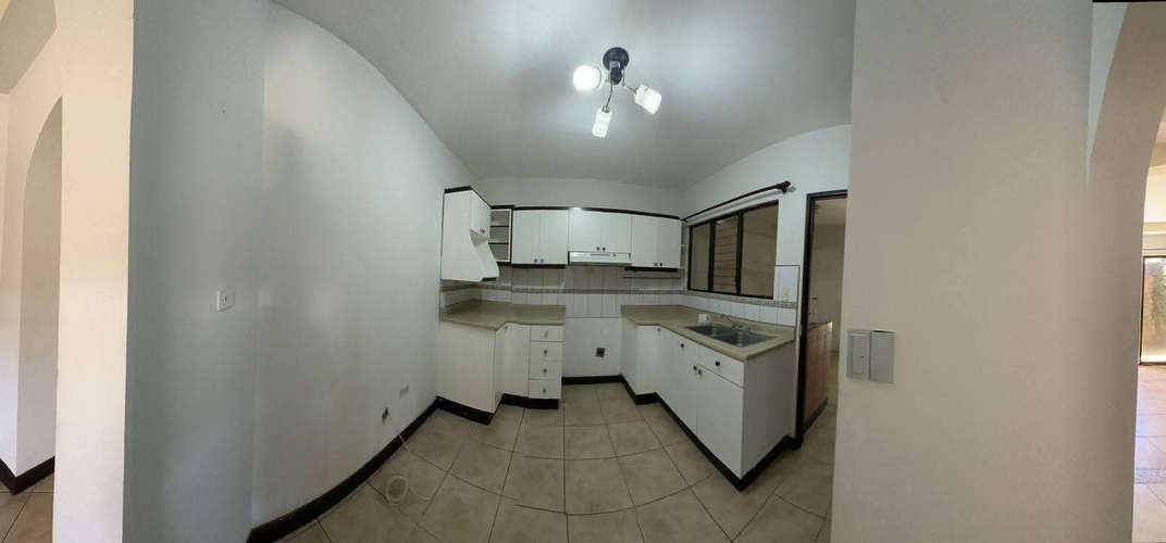 SE ALQUILA / SE VENDE CASA EN RESIDENCIAL UBICADO EN SAN FRANCISCO DE HEREDIA - Imagen 4