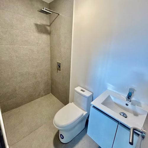 Apartamento Condominio Nucleo Sabana, 2 dormitorios, parqueo techado, excelentes amenidades. - Imagen 12