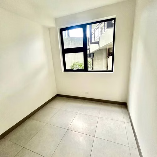 Apartamento Condominio Nucleo Sabana, 2 dormitorios, parqueo techado, excelentes amenidades. - Imagen 11