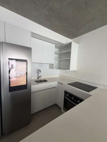 ALQUILER EN KHAYA | $1,400 | SEMIAMUEBLADO | 2 PARQUEOS + CARGADOR ELÉCTRICO | EXCELENTE UBICACIÓN