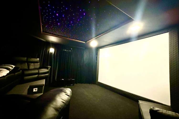Se vende casa de lujo con piscina y cine en Rio Oro, Santa Ana (FAU) - Imagen 16