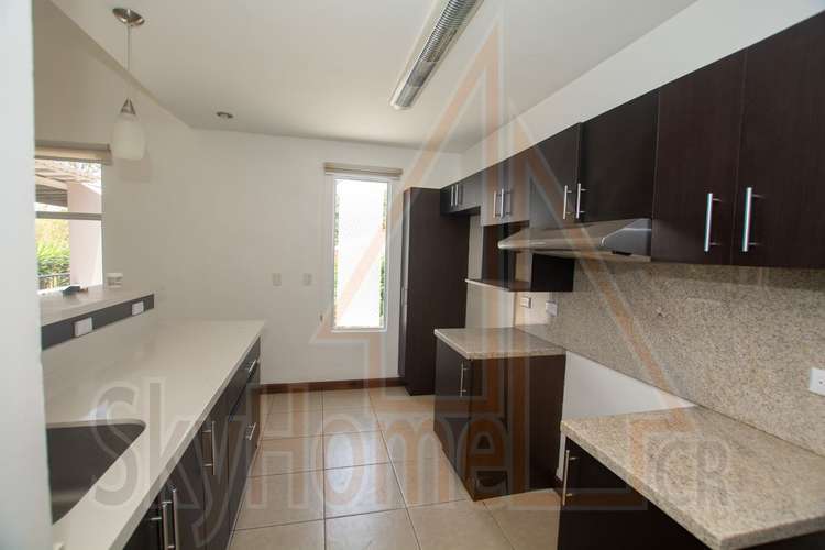 2010 / Alquiler o venta / Pinares / Balcón al bosque /Amplio / 140mts
