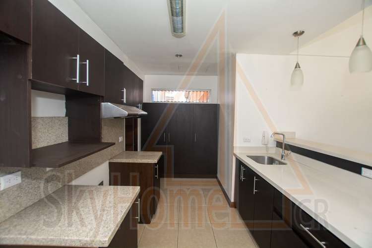 2010 / Alquiler o venta / Pinares / Balcón al bosque /Amplio / 140mts