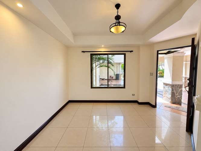 ALQUILER DE CASA SEMIAMUEBLADA EN CONDOMINIO LA LADERA – BARRIAL DE HEREDIA - Imagen 3