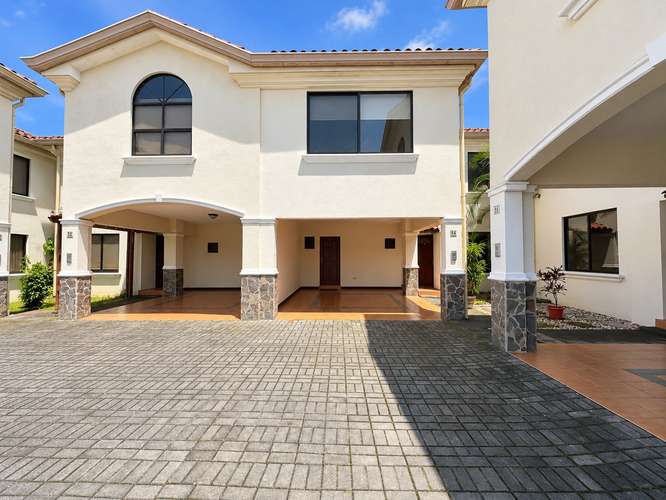 ALQUILER DE CASA SEMIAMUEBLADA EN CONDOMINIO LA LADERA – BARRIAL DE HEREDIA