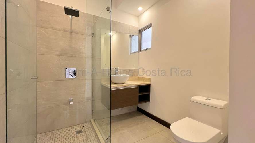 Exclusivo penthouse en venta en San Rafael, Escazú, con terraza y amenidades de lujo IP - Imagen 12