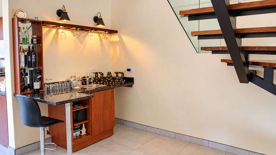 Apartamentos y casa para inversión en Guayabos, Curridabat - Imagen 3