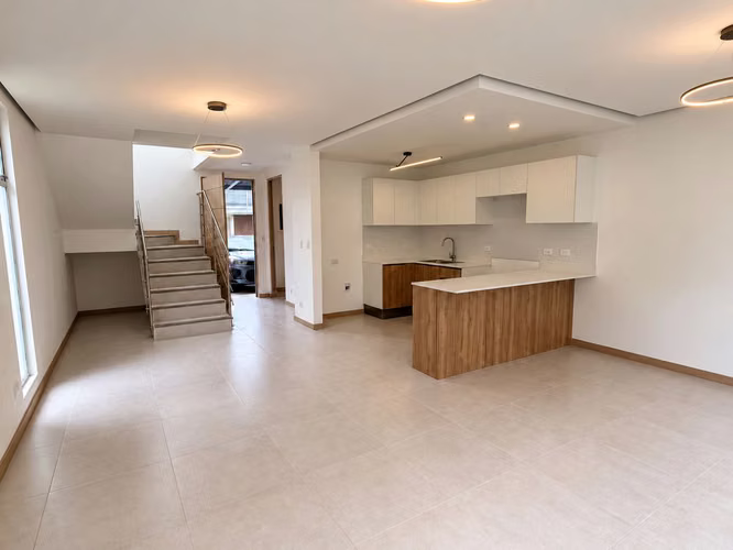 Casa en alquiler en condominio en Santa Ana, Condominio Distrito 5.