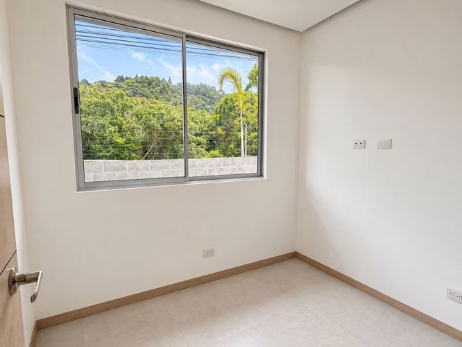 Casa en alquiler en condominio en Santa Ana, Condominio Distrito 5.