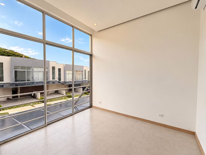 Casa en alquiler en condominio en Santa Ana, Condominio Distrito 5.