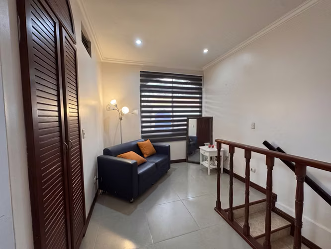 Se Alquila Casa en Condominio, Sánchez, Pinares, Curridabat. 