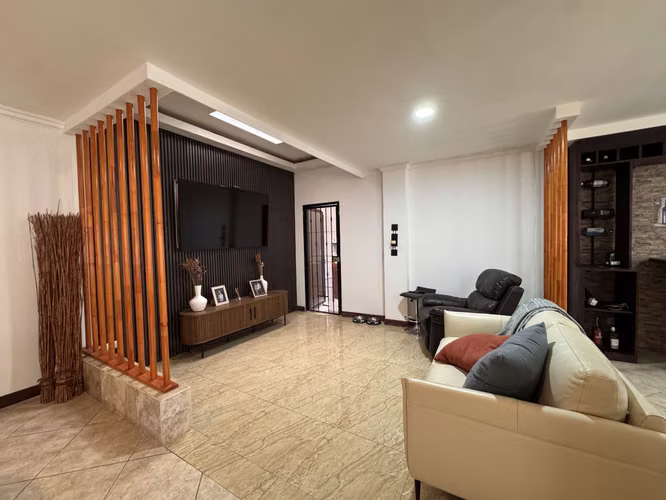 Se Alquila Casa en Condominio, Sánchez, Pinares, Curridabat. 