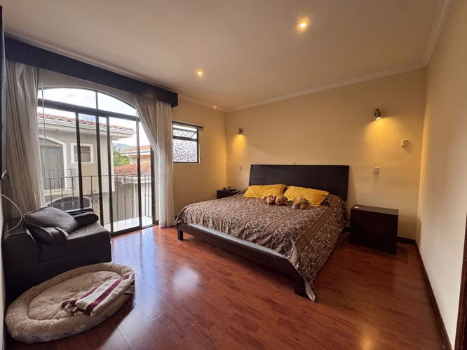 Se Alquila Casa en Condominio, Sánchez, Pinares, Curridabat. 