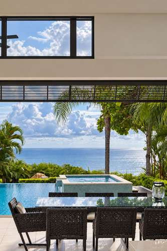 Villa de Lujo con Vista al Mar y Piscina Infinita en Faro Escondido, Playa Herradura