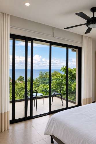 Villa de Lujo con Vista al Mar y Piscina Infinita en Faro Escondido, Playa Herradura