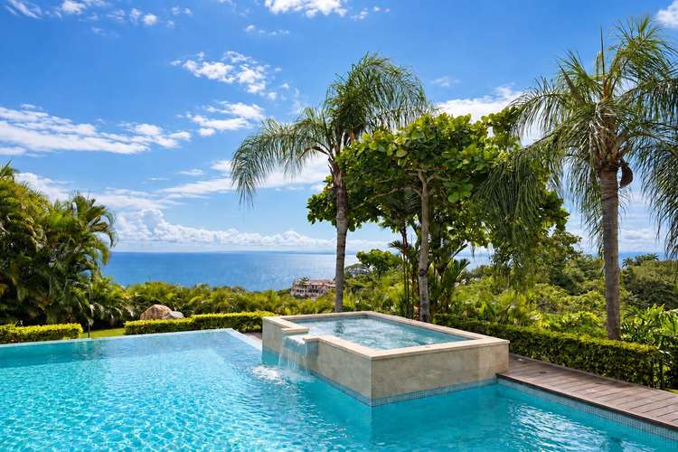 Villa de Lujo con Vista al Mar y Piscina Infinita en Faro Escondido, Playa Herradura