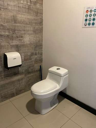 Su oficina en exc lugar trejos montealegre en edificio piso 3 renta $2600 más iv - Imagen 4
