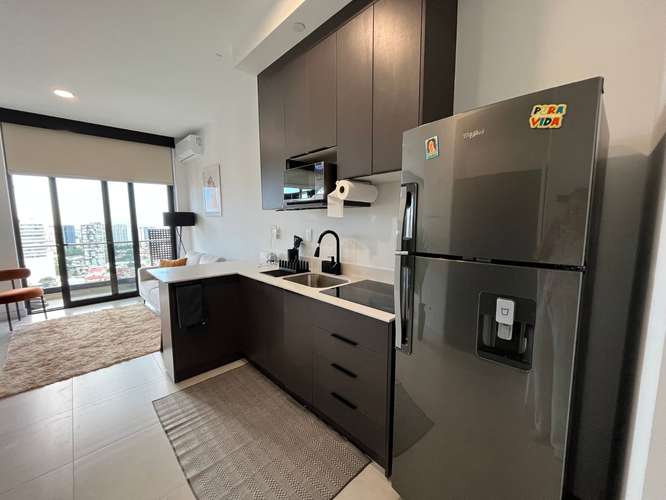 YA Exclusivo apartamento amueblado en Sky Rohrmoser con vistas a las montañas y amenidades de lujo - Imagen 7