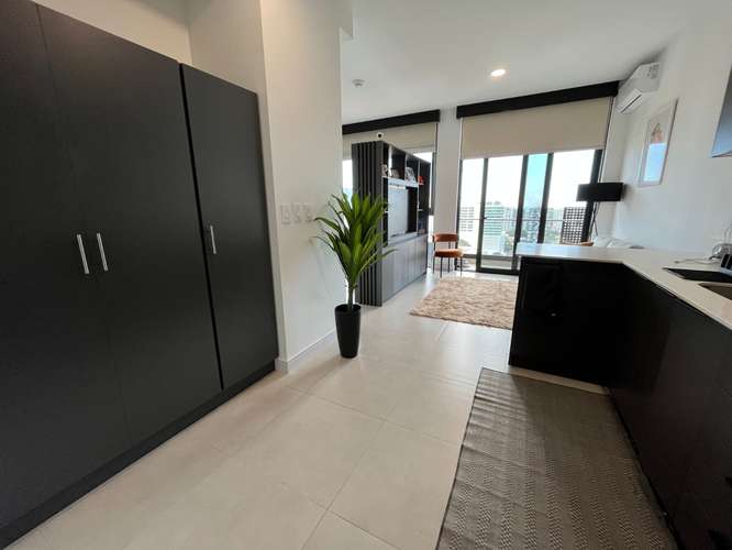 YA Exclusivo apartamento amueblado en Sky Rohrmoser con vistas a las montañas y amenidades de lujo - Imagen 5