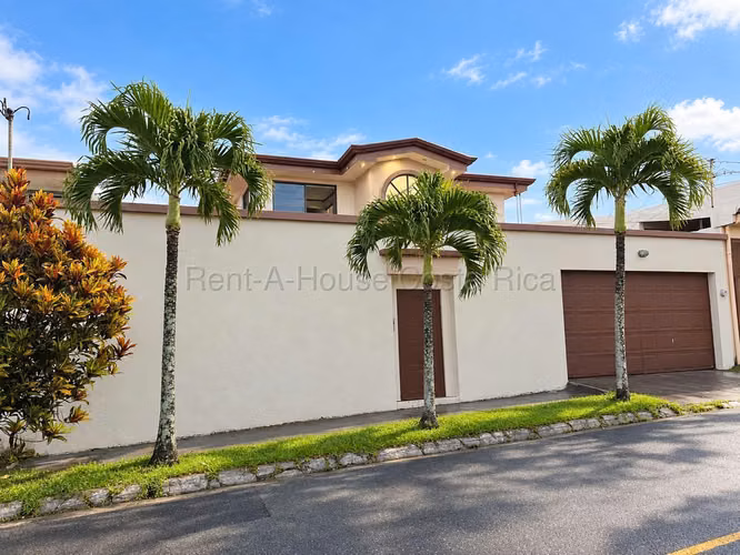 CASA GRANDE EN VENTA EN SAN PABLO DE HEREDIA | 7 HABITACIONES, 4 VEHÍCULOS - Imagen 2