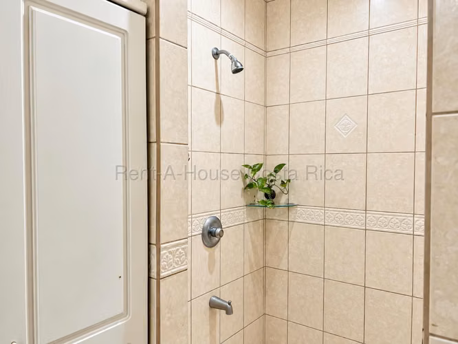 CASA GRANDE EN VENTA EN SAN PABLO DE HEREDIA | 7 HABITACIONES, 4 VEHÍCULOS - Imagen 16