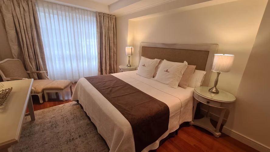 Alquiler lujoso apartamento amueblado 2 habitaciones en Cortijo Los Laureles Escazú