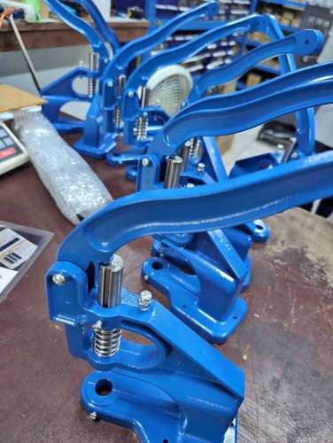 Prensa Manual Remachadora y Ojaladora para Broches, Botones y Ojales (Troqueladora de Mesa) asch