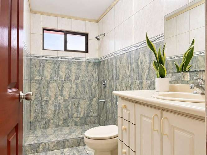 Venta de amplia casa con 7 dormitorios en San Pablo, Heredia - Imagen 8