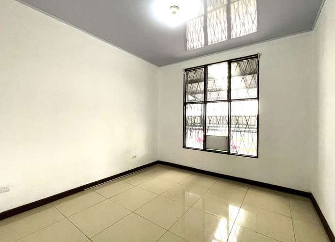 CASA CON 5 HABITACIONES + OFICINA Y 4 BAÑOS SABANILLA ¢600.000 MENSUALES + DEPOSITO - Imagen 18